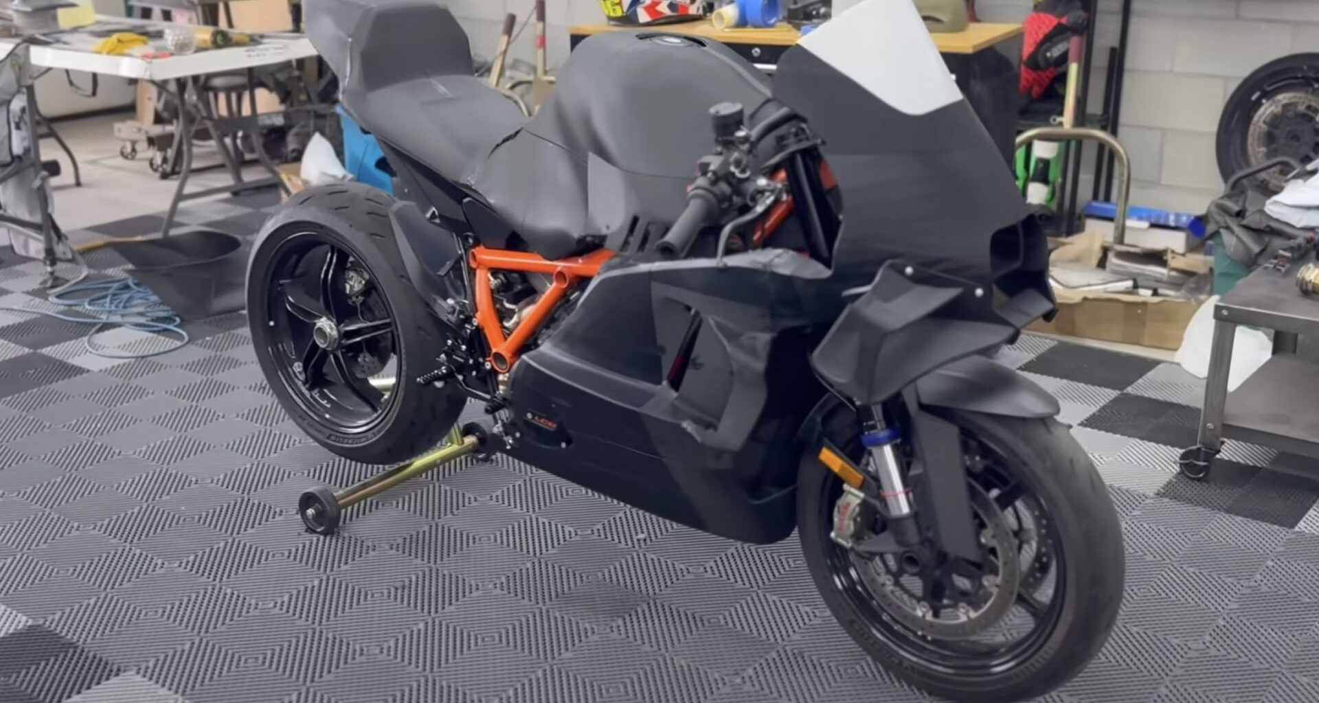 come la KTM RC16 con la stampante 3D
