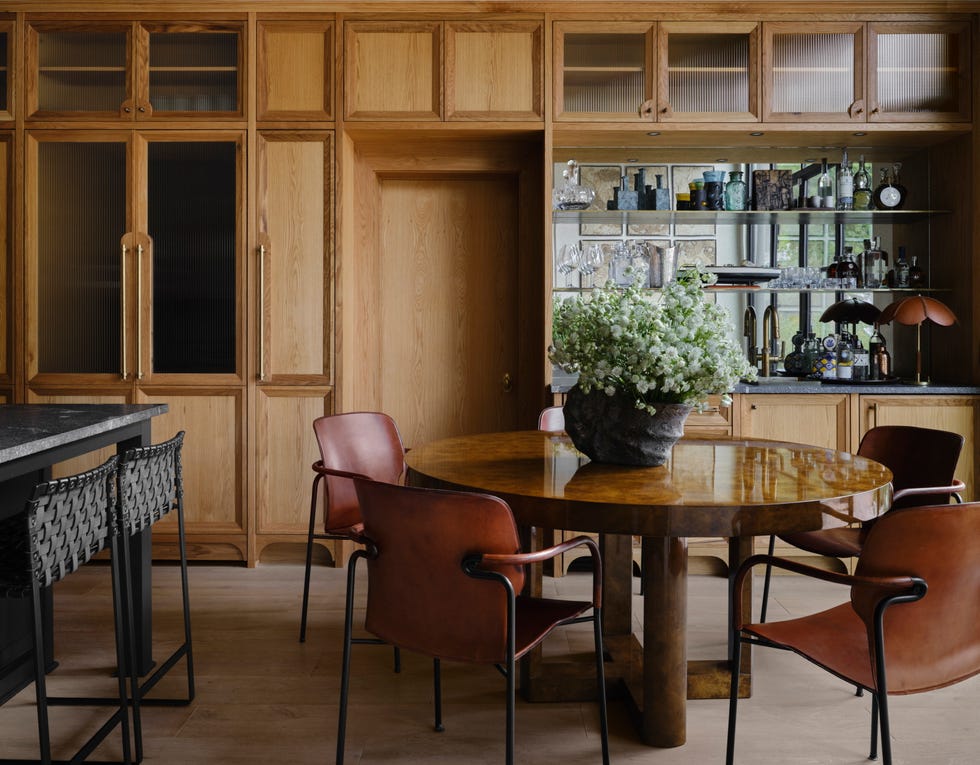 cocina de madera con comedor de dia