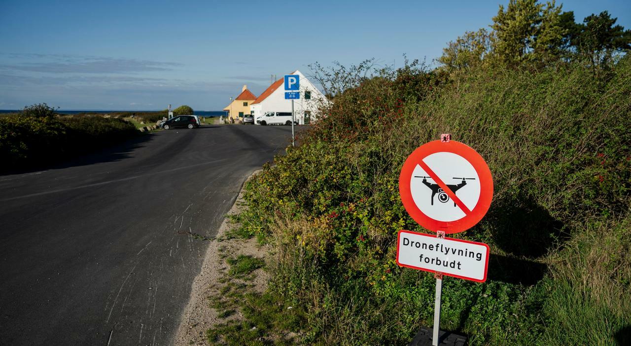 Droni su Copenaghen, la minaccia: «Sembravano falchi». Città blindata, carburante extra agli aerei in caso di emergenza
