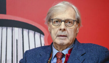 Vittorio Sgarbi parla delle figlie e della depressione: «Sabrina mi ha salvato la vita e adesso la sposerò. Ecco chi è venuto in ospedale» - Il Mattino