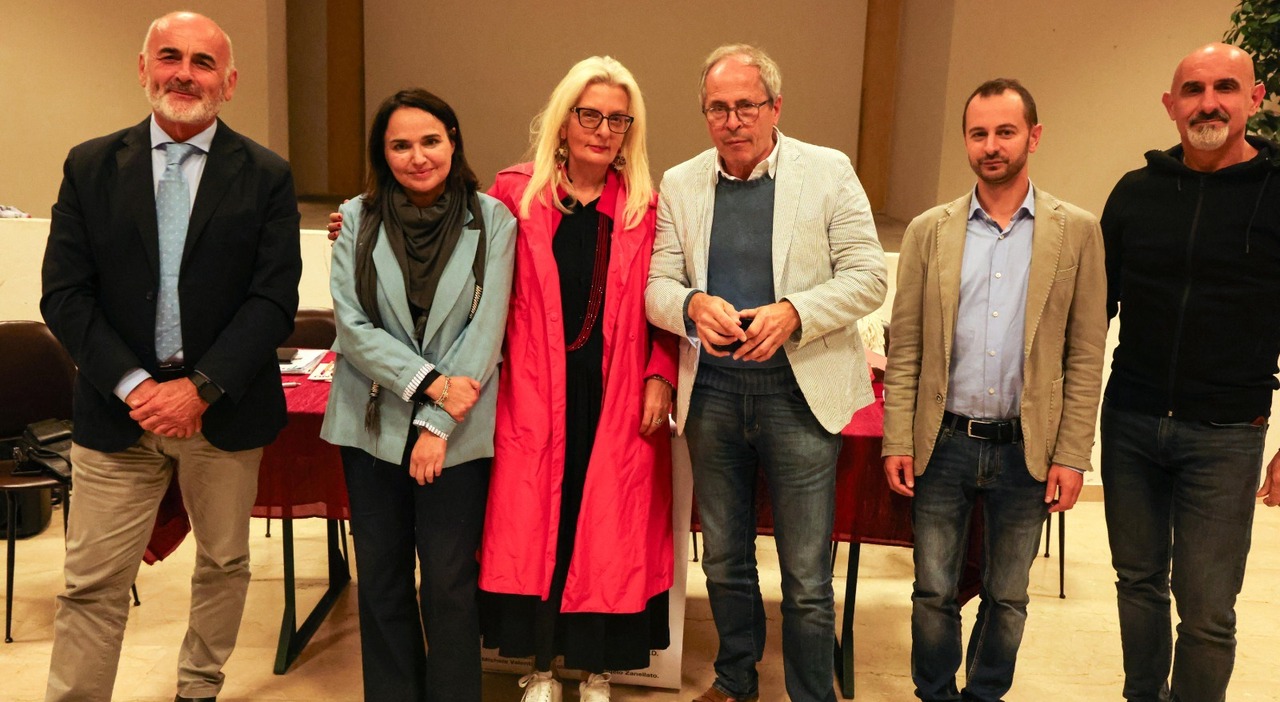 «La sanità veneta non è l'eccellenza che si vuol far credere. Tempo medio di attesa per un'operazione di cataratta è di un anno»