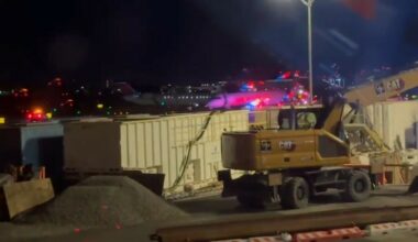 Incidente aereo a New York, due jet si scontrano sulla pista dell'aeroporto LaGuardia: a bordo 93 persone