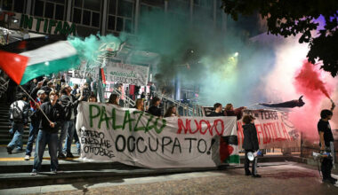 scontri alla stazione di Bologna, occupata la Statale di Milano. «Bloccare tutto»