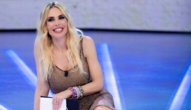 «Sarà la nuova tendenza dell'autunno-inverno». I consigli manicure su Instagram