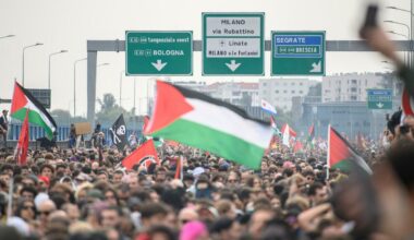 a Milano sassi contro polizia che risponde coi lacrimogeni. Cariche in autostrada a Bologna. Manifestanti su pista aeroporto Pisa, stop ai voli