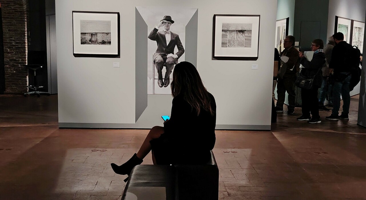in mostra a palazzo Roverella gli scatti iconici del fotografo newyorchese