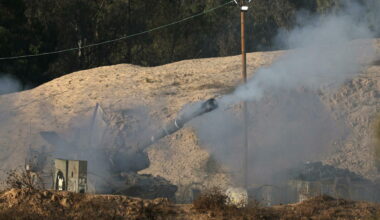 Hamas accetta il piano per la tregua, ma la protezione civile di Gaza: decine di attacchi aerei e bombardamenti sulla City: 6 morti (2 bambini)