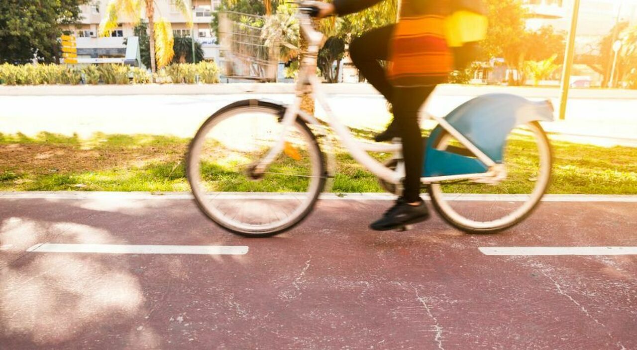 ​Legata, stuprata e rapinata mentre era in bici sulla pista ciclabile: arrestato un 20enne