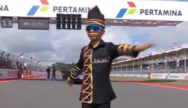 MotoGp Indonesia, il bambino fenomeno social dell’aura farming incanta sulla griglia di partenza