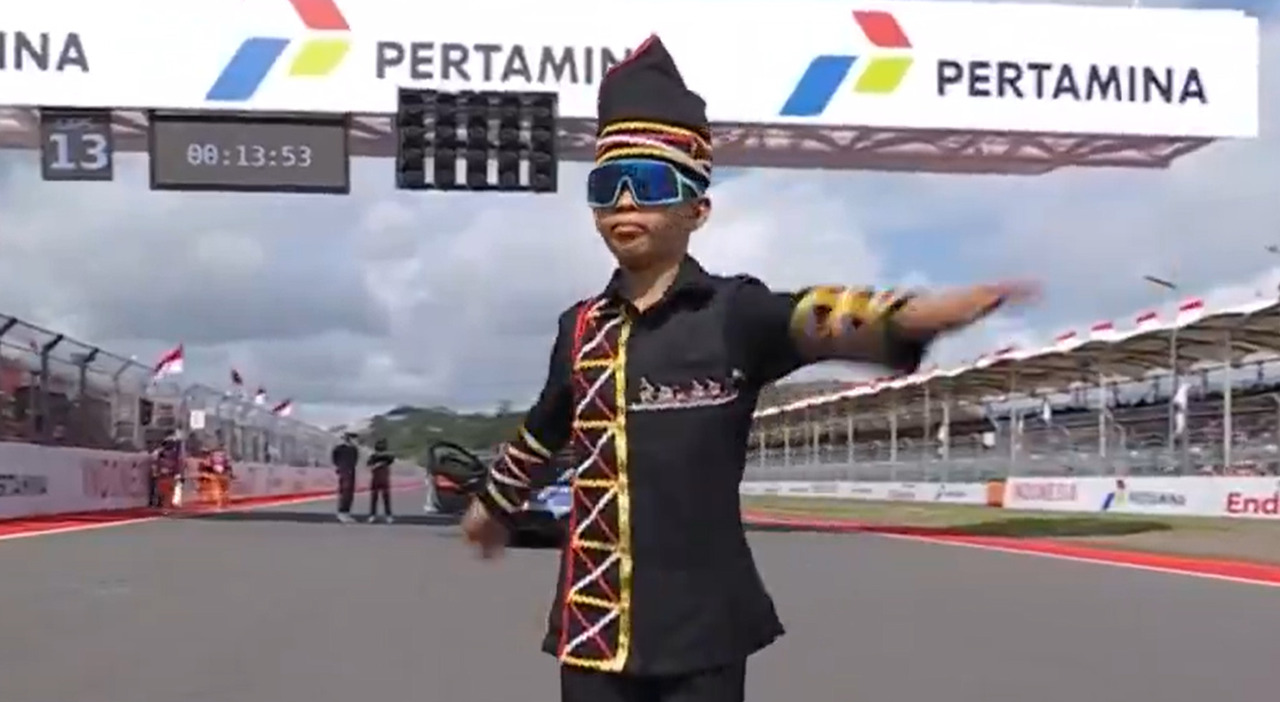 MotoGp Indonesia, il bambino fenomeno social dell’aura farming incanta sulla griglia di partenza