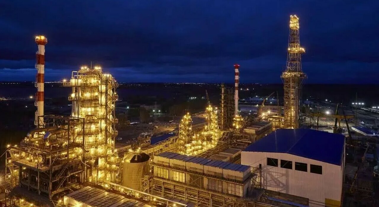 Guerra ucraina, l'attacco record dei droni in Russia (che è rimasta sorpresa): colpita raffineria di petrolio a 2.000 km dal confine - Il Messaggero