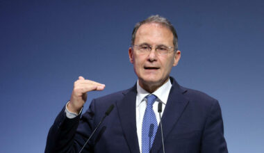 Regionali Campania, annuncio ufficiale di Fratelli d'Italia: «Sosteniamo Cirielli per la presidenza». La Lega: avanti compatti. Ma Forza Italia: «Faremo le nostre valutazioni»