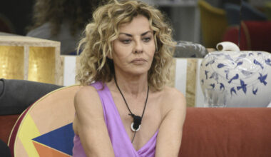 «Ho vissuto per un anno con un seno solo, avevo la febbre a 42, ero più morta che viva»