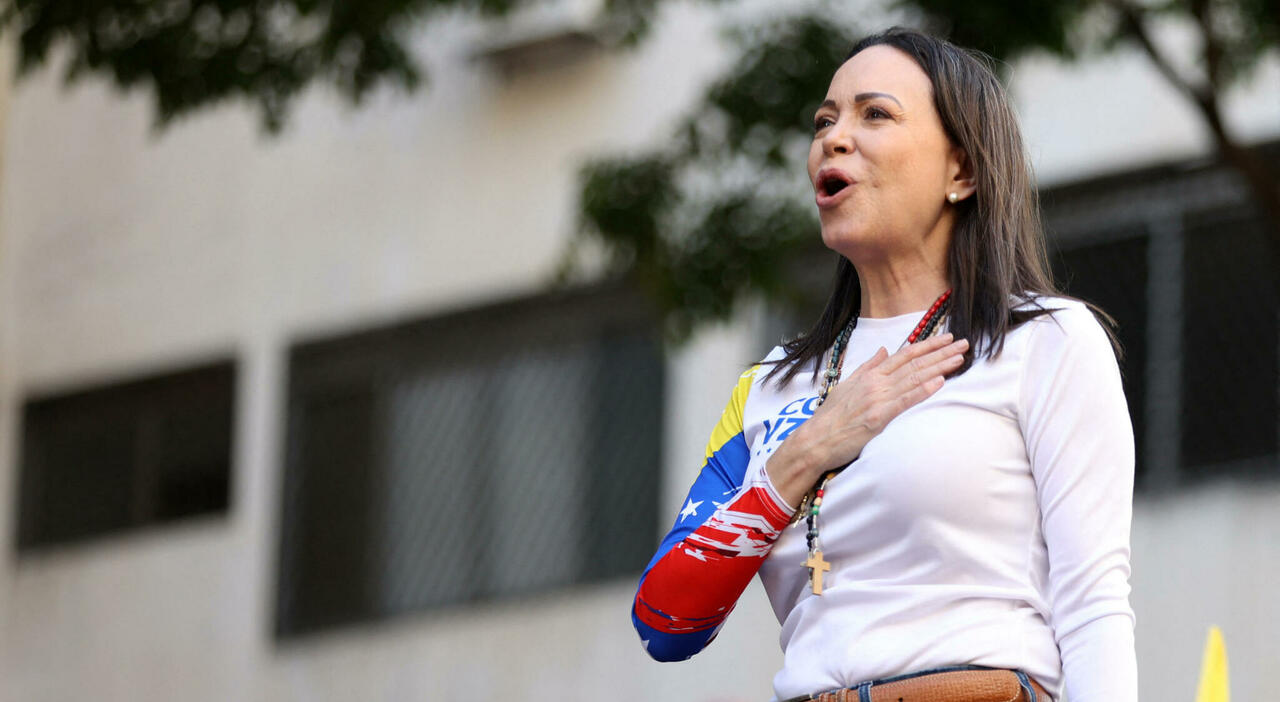 vince María Corina Machado, attivista venezuelana oppositrice di Maduro. «Donna che tiene accesa fiamma democrazia»