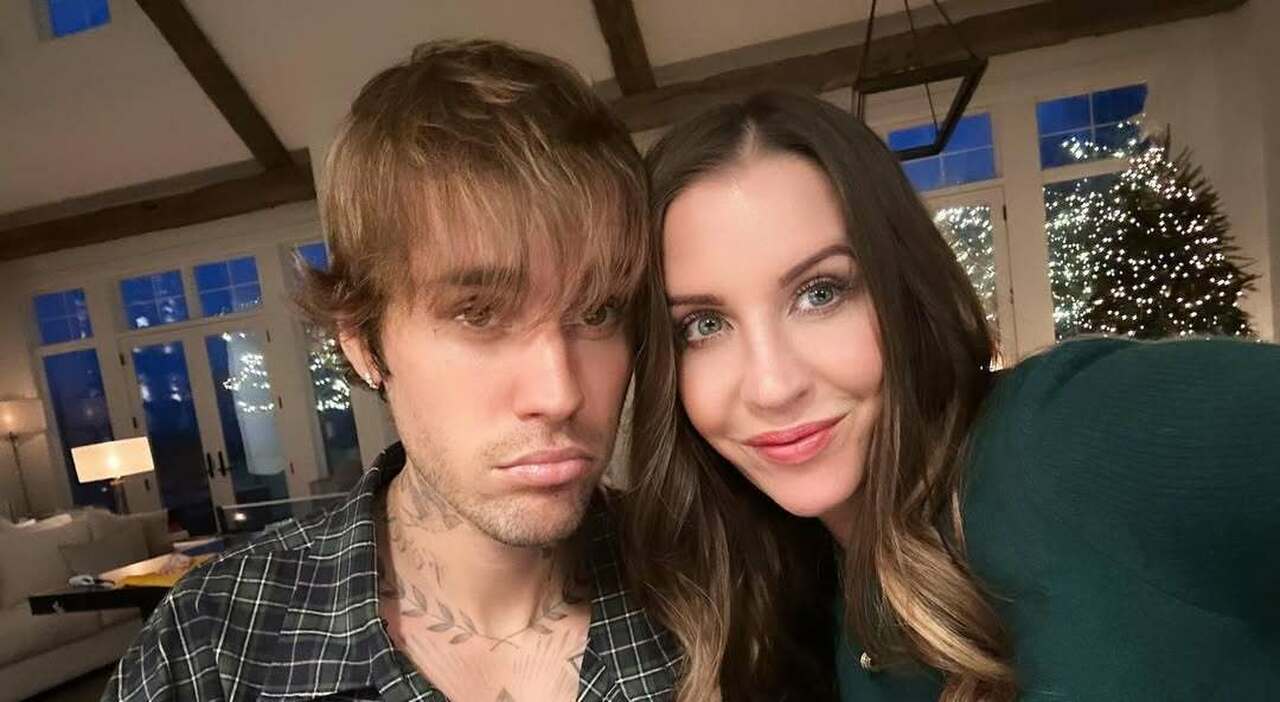 «Prego per lui perché guarisca da ogni sua ferita». La risposta ironica del cantante