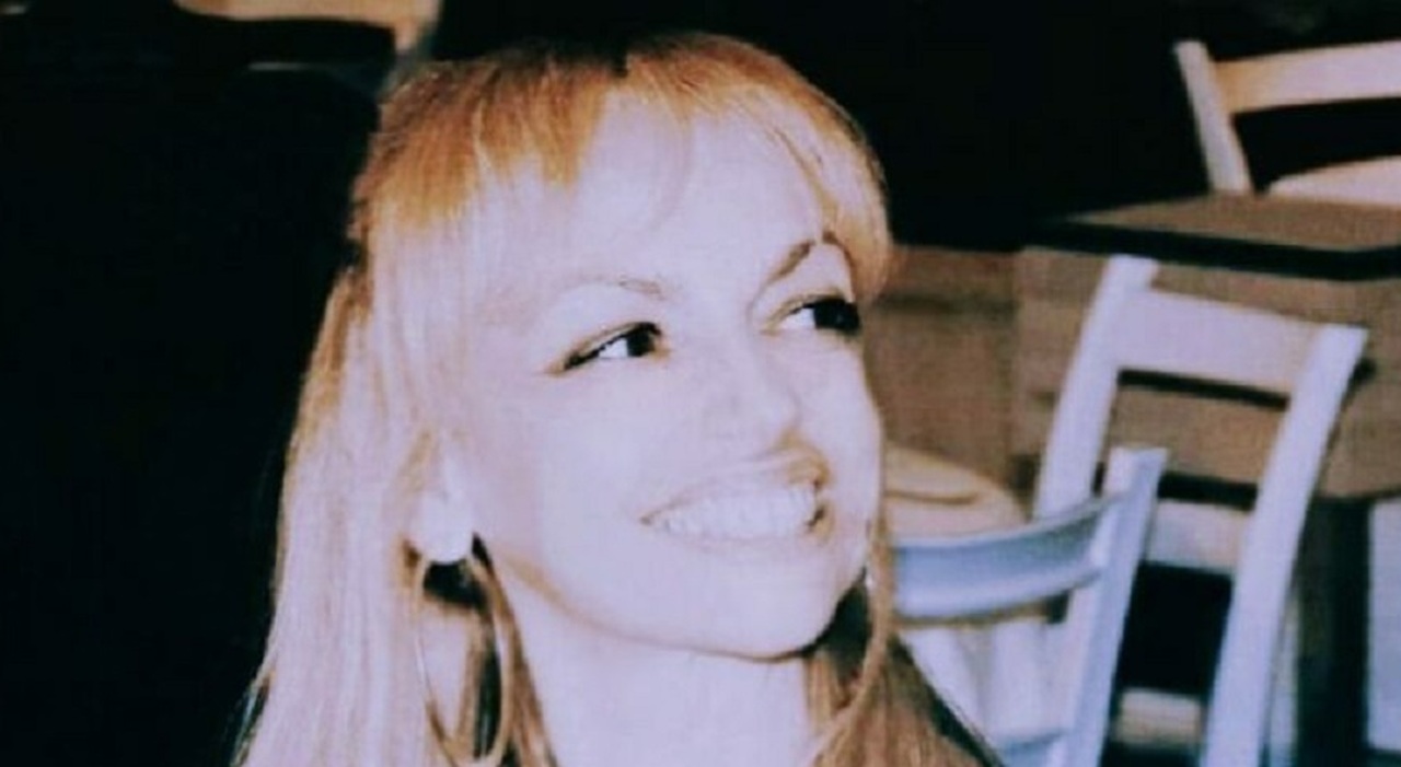 Maria Cristina Gallo, chi era la prof morta. Il referto arrivato con 8 mesi di ritardo, la biblioteca dei bambini, il lutto cittadino:... - Leggo.it
