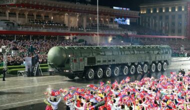 Il supermissile nucleare Hwasong-20 presentato da Kim alla parata norcoreana: può colpire New York