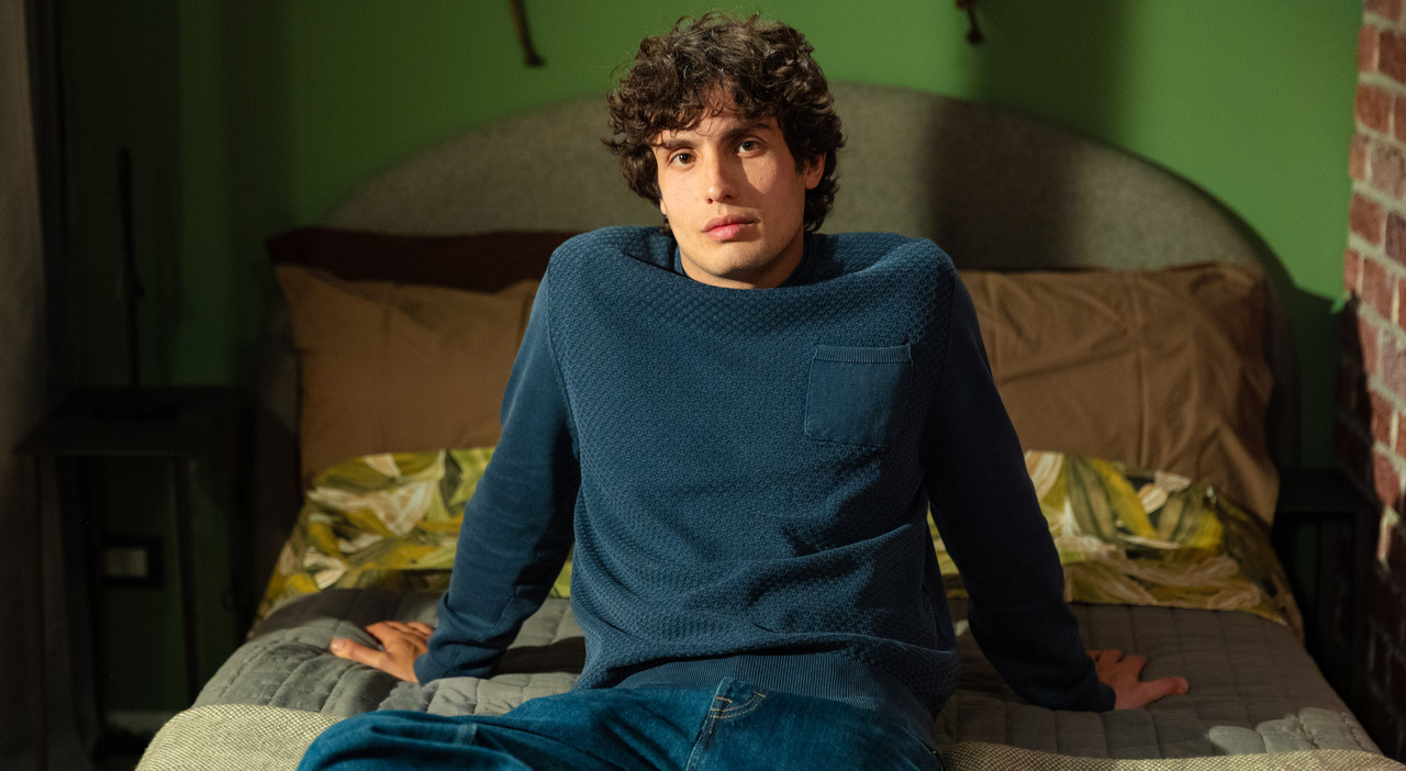 Un Posto al Sole, le anticipazioni di martedì 14 ottobre: Vinicio medita un gesto estremo - Il Mattino