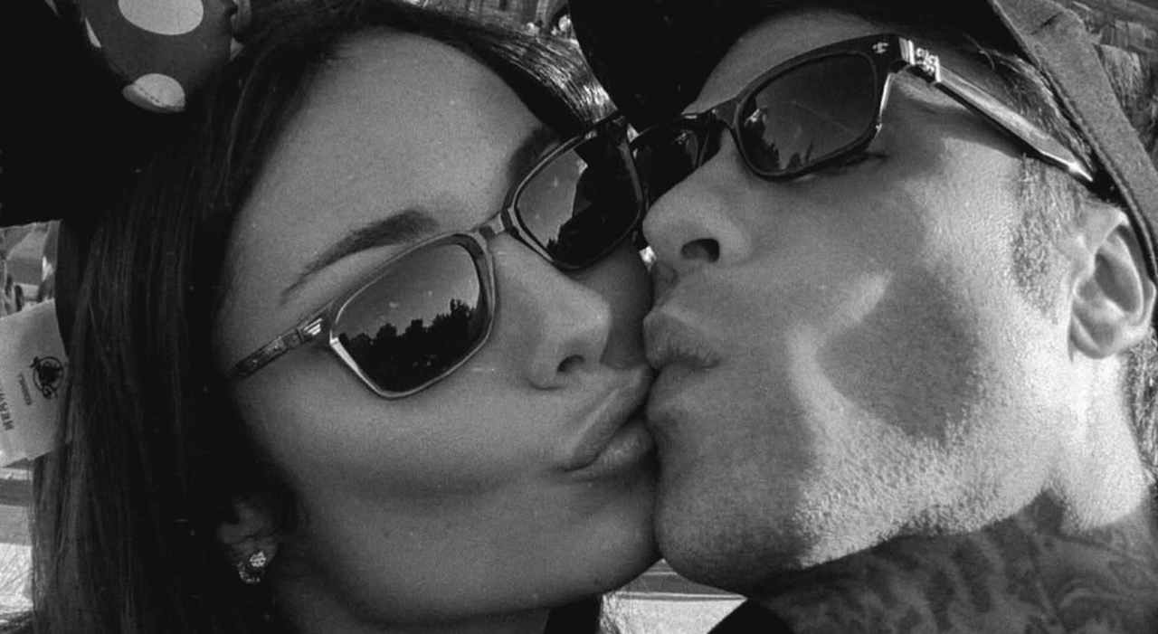 nelle foto compaiono anche i figli Leone e Vittoria