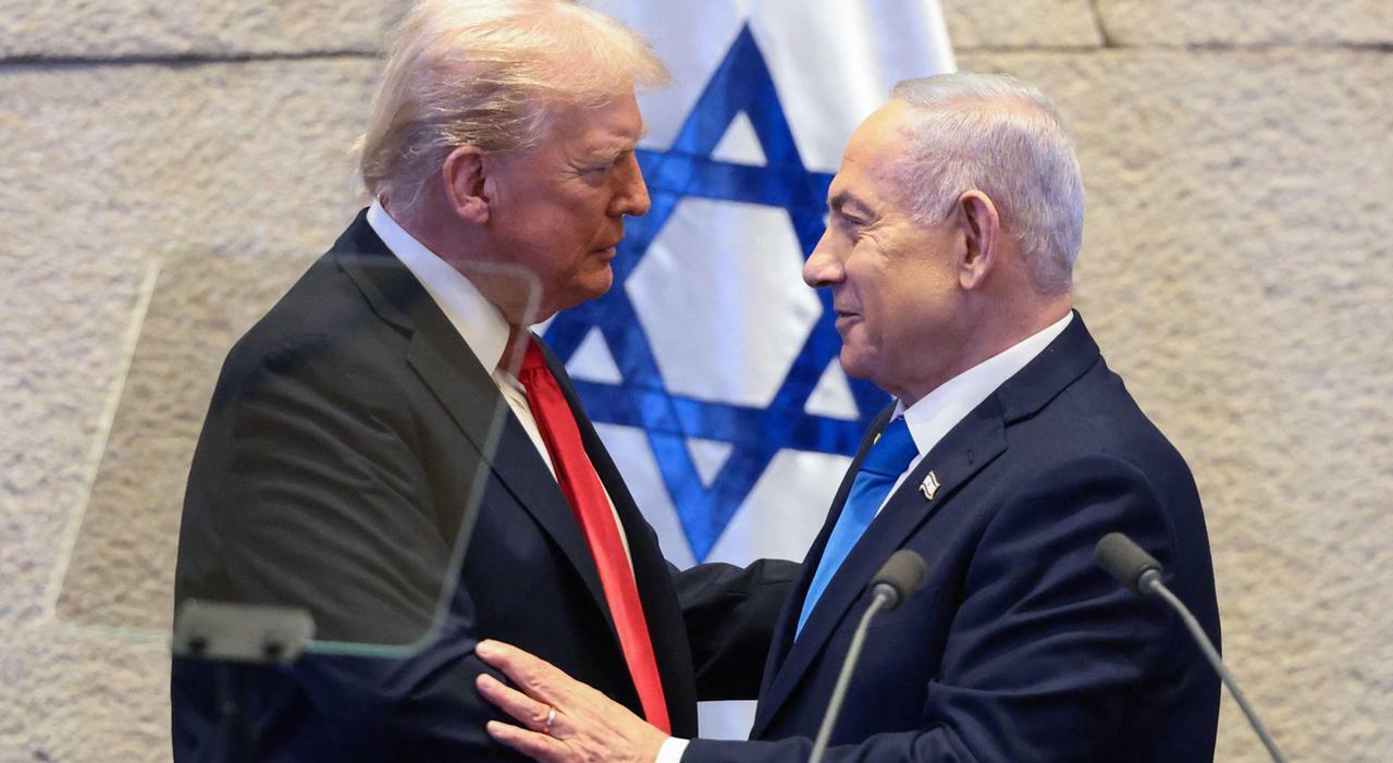 US President Donald Trump (L) speaks with Israeli Prime Minister Benjamin Netanyahu at the Israeli parliament, the Knesset, in Jerusalem on October 13, 2025. Hamas handed over the 20 surviving Israeli hostages on October 13 under a ceasefire...