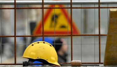 Mugnano, operaio precipita dal tetto di un capannone: morto 63enne