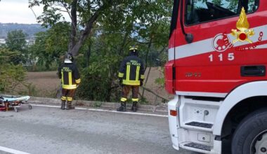 l'auto finisce nella scarpata, il conducente muore a 28 anni