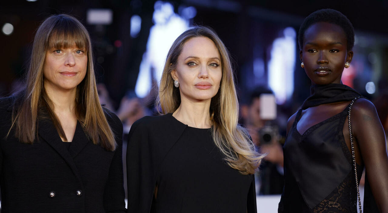 Festa del cinema di Roma, pagelle look: Angelina Jolie diva (8), Alessandro Borghi e Luca Marinelli casual (8), Ferzetti in bianco (7,5) - Il Messaggero
