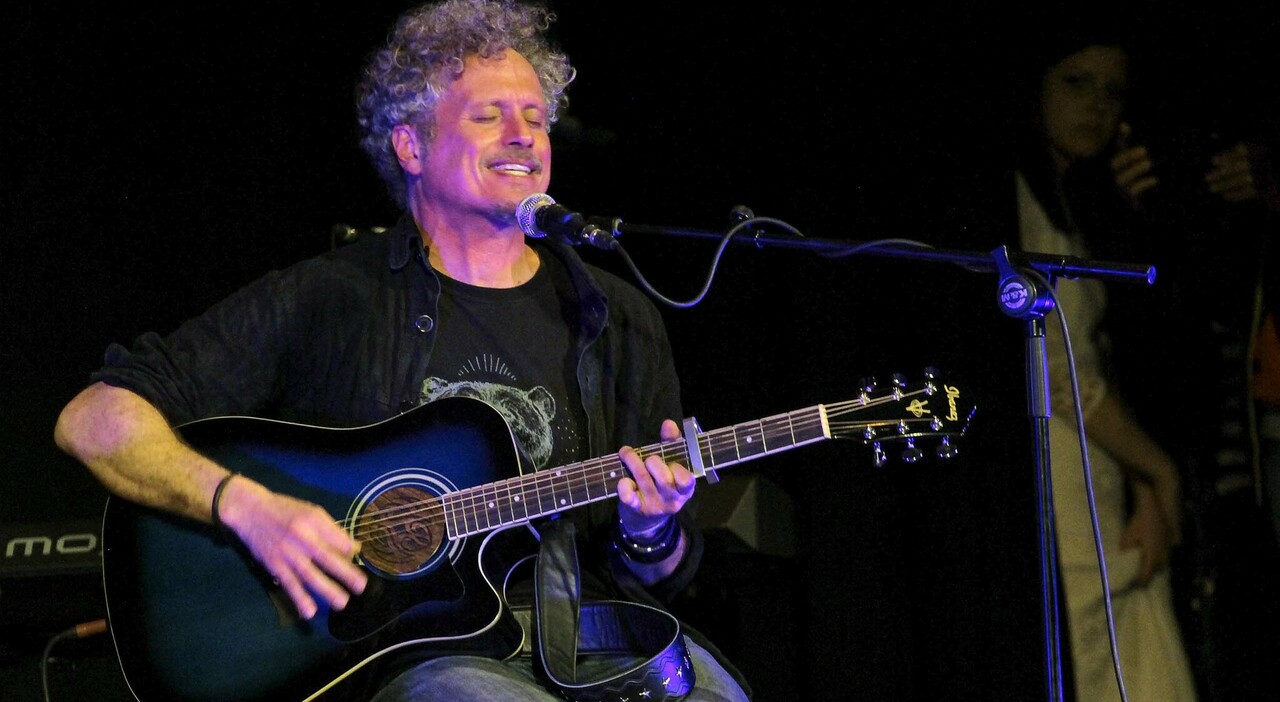 Niccolò Fabi in concerto a Padova il 20 ottobre tra sfumature e atmosfere intime: «Lasciatevi trasportare dai ricordi»