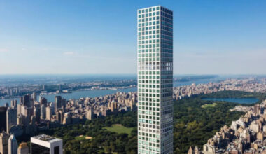 rischia di crollare. Gli inquilini vip