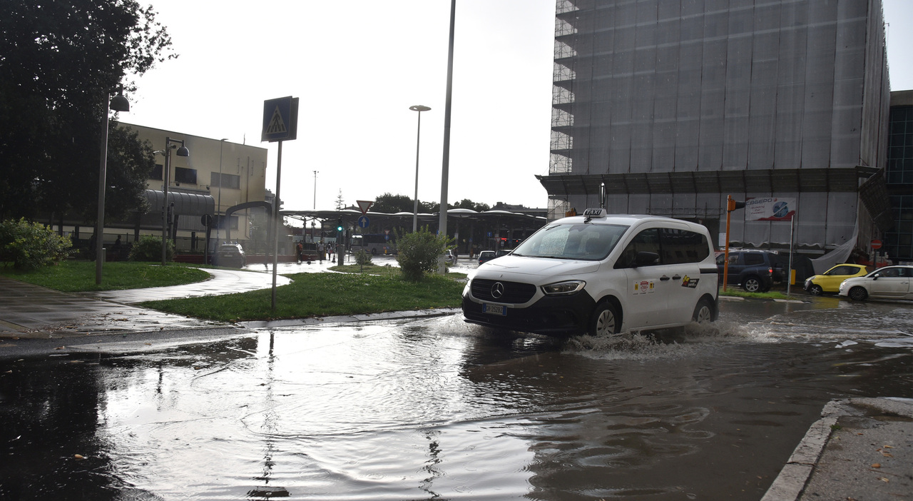 Maltempo, allerta meteo oggi per forti temporali e venti di burrasca in almeno 4 regioni: le previsioni