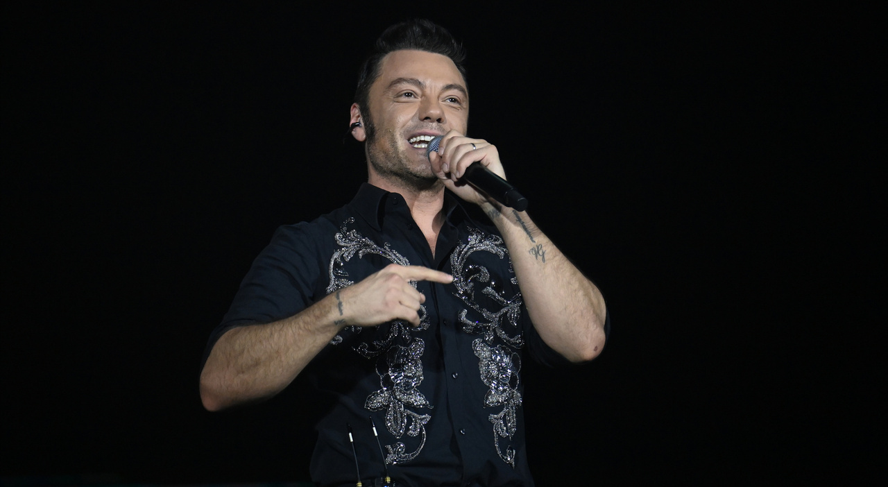 Tiziano Ferro cambia tutto, dall'addio alla Universal al divorzio: «Questo mestiere va fatto on the road. I miei figli? Potrei portarli via» - Leggo.it