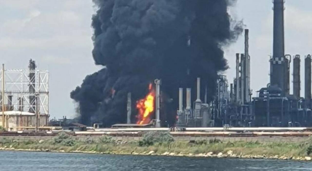 Lukoil e Druzhba, dopo le sanzioni esplosioni in due raffinerie (legate a Mosca) in Ungheria e Romania