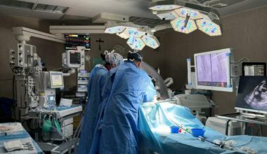 dà alla luce una bimba