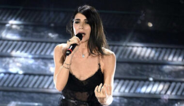 «Per nonna ho rinunciato a un film erotico. I momenti più difficili a X-Factor? Quando i ragazzi soffrono»