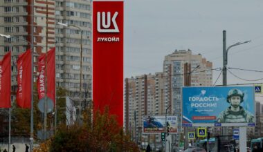 Lukoil, il colosso petrolifero russo venderà i suoi asset esteri a causa delle sanzioni: cosa succede ora