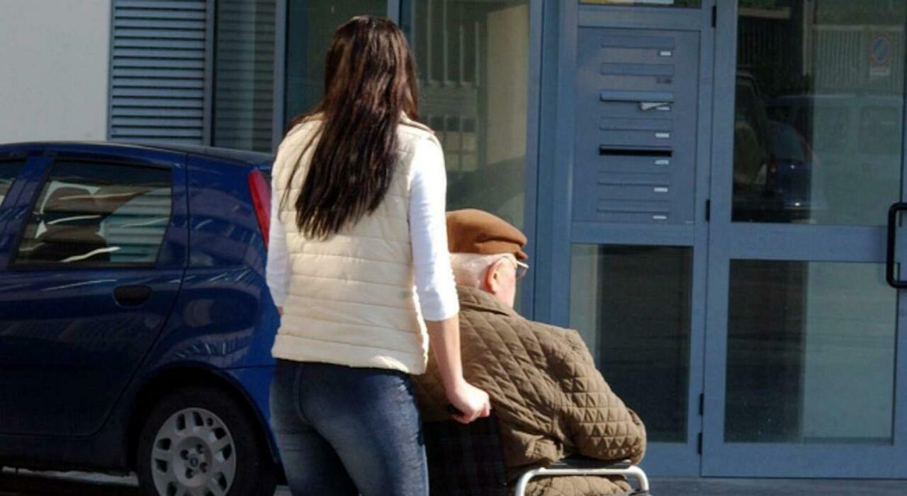 Colf e badanti, il nuovo contratto e tutti gli aumenti. Per le famiglie 40 euro in più da gennaio, 100 nel 2028