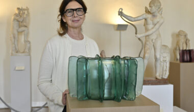 ArcheoMateria, tra le statue in marmo i colori del vetro soffiato di Michela Cattai