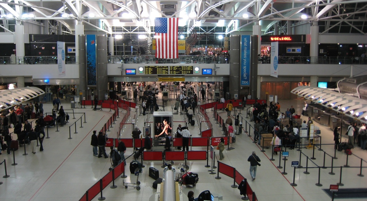 Shutdown in Usa, stop ai voli al Jfk di New York. Problemi a Dallas, Boston, Houston e ​Phoenix
