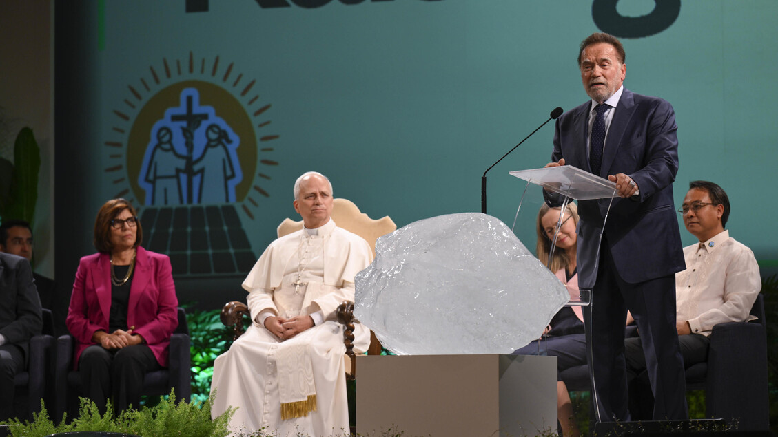 Schwarzenegger scherza con il Papa: 'E' un eroe anche senza muscoli' - Notizie