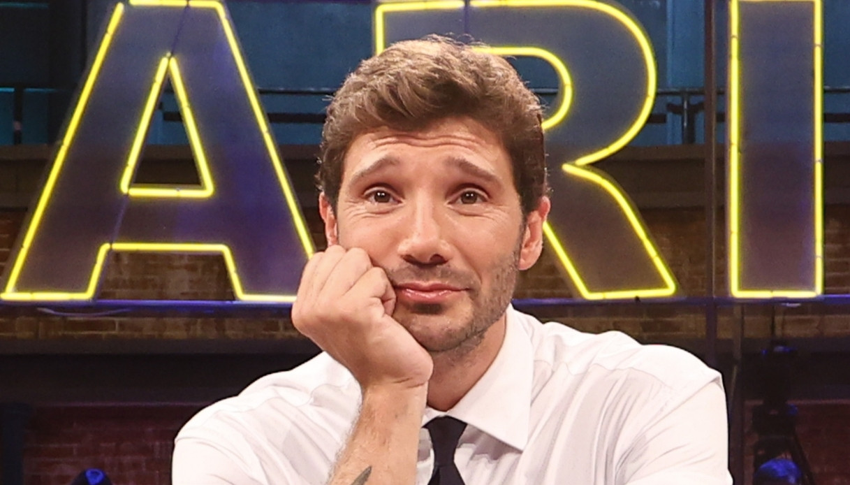 Affari Tuoi, De Martino e l’ombra dell’ex: puntata terribile