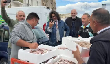Il pescato tarantino conquista Alessandro Borghese durante le riprese di “4 Ristoranti”