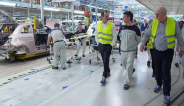 Filosa rassicura l'Italia su Stellantis, ma attacca l'Europa: "Norme troppo restrittive"