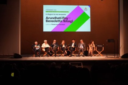 In foto l’assessore regionale alla Cultura, Francesca Caruso, durante la conferenza stampa di BookCity Milano 2025 al Teatro Piccolo Grassi