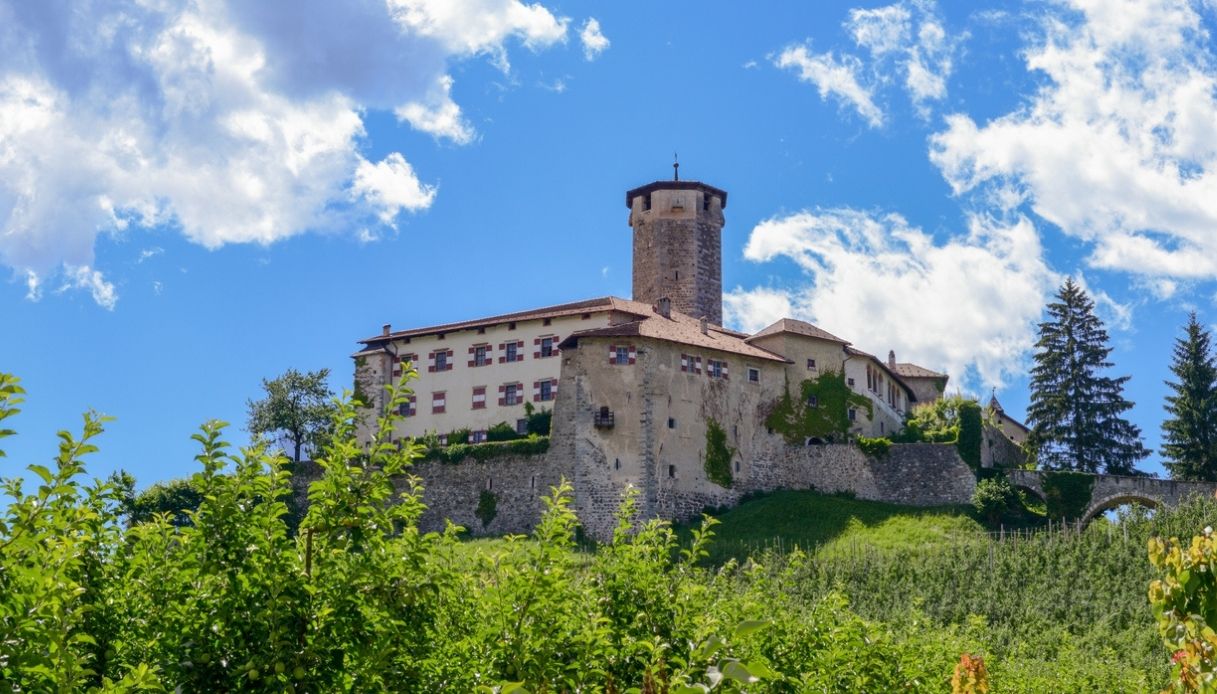 I castelli in Trentino dove è stato girato The Traitors Italia