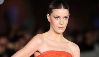 Caterina De Angelis con l'iconico abito Armani più chiacchierato del 2008 (che indossò Katie Holmes al fianco di Tom Cruise al Met Gala)