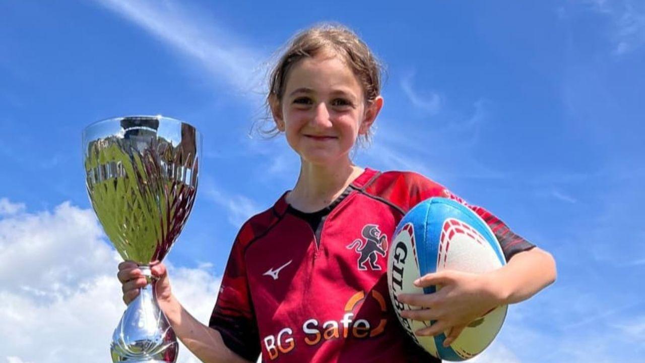 Rugby, Sole (11 anni) non vuole mollare ma le regole sono “contro” di lei: «Fatela divertire ancora»