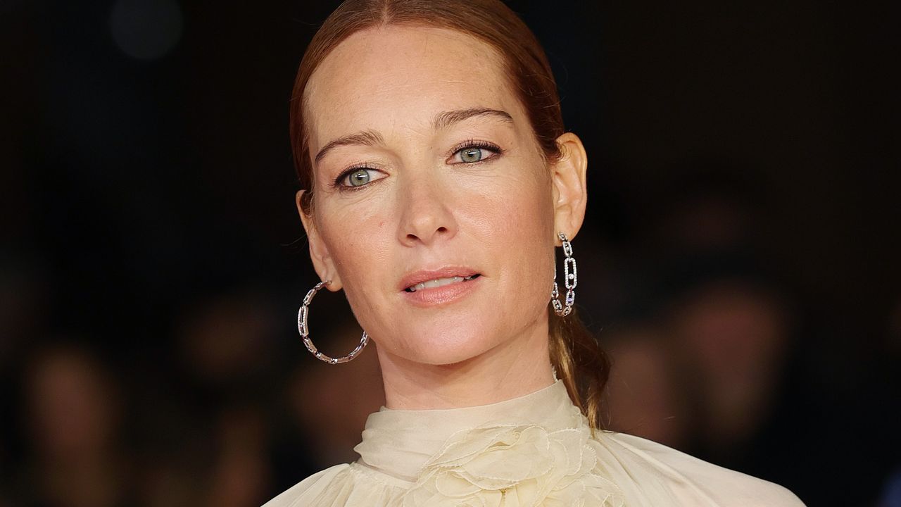 Cristiana Capotondi boho chic alla Festa del Cinema di Roma 2025 con l'abito dal layering “sospeso” color avorio