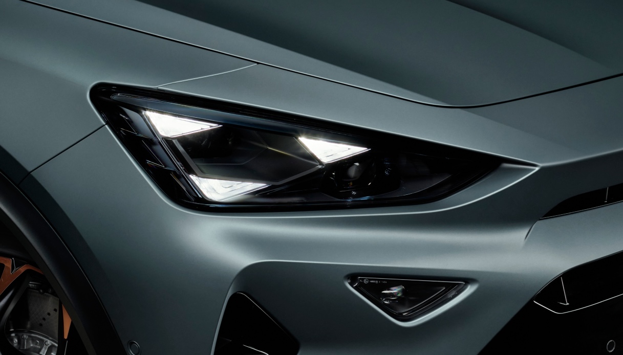 Cupra Formentor VZ5, ecco svelato il SUV ad alte prestazioni: pezzi limitati