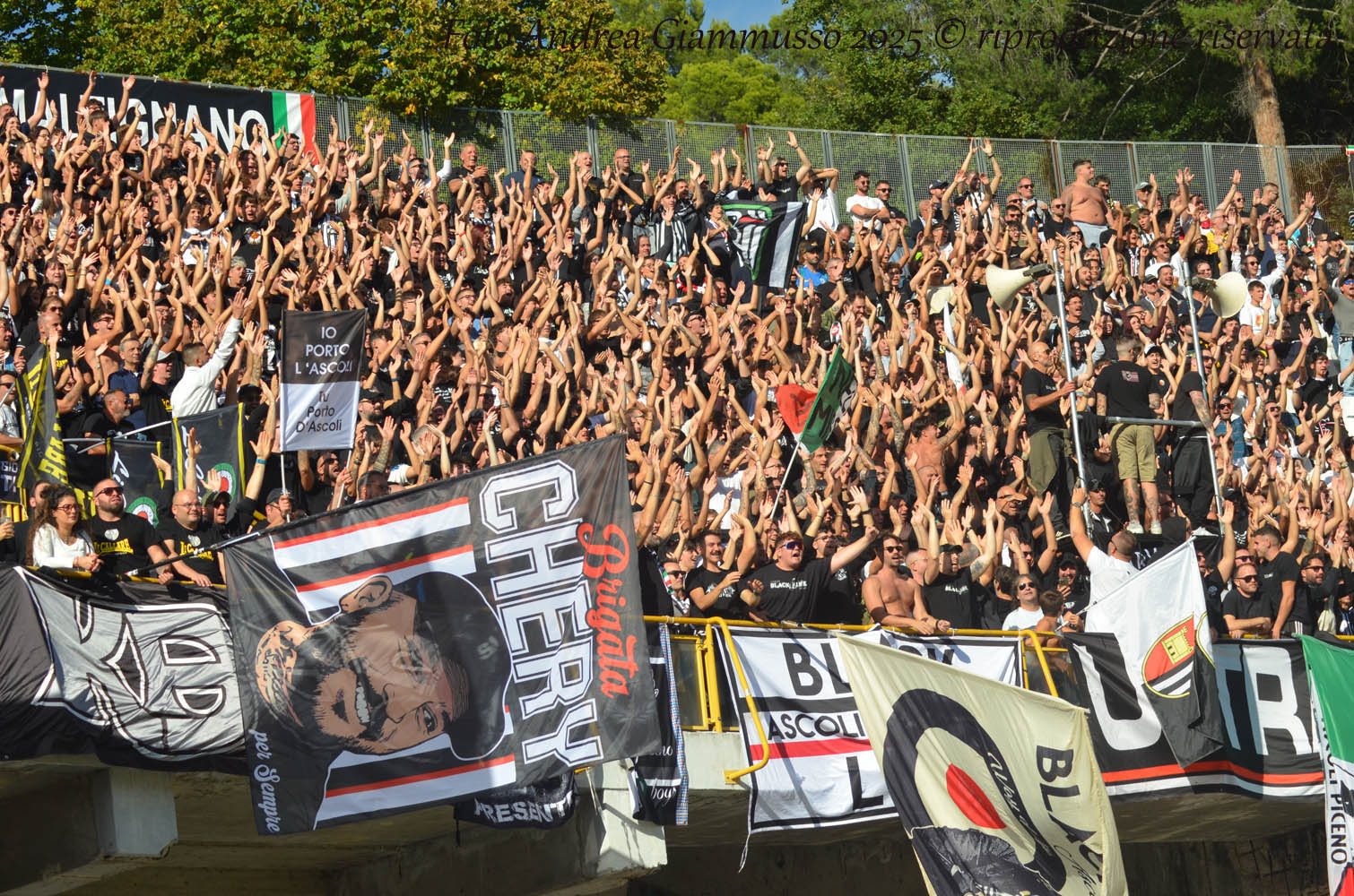 Ascoli-Pontedera, 5-0. Cinquina del Picchio, stordito il Pontedera, Corazza chiude lo show dal dischetto