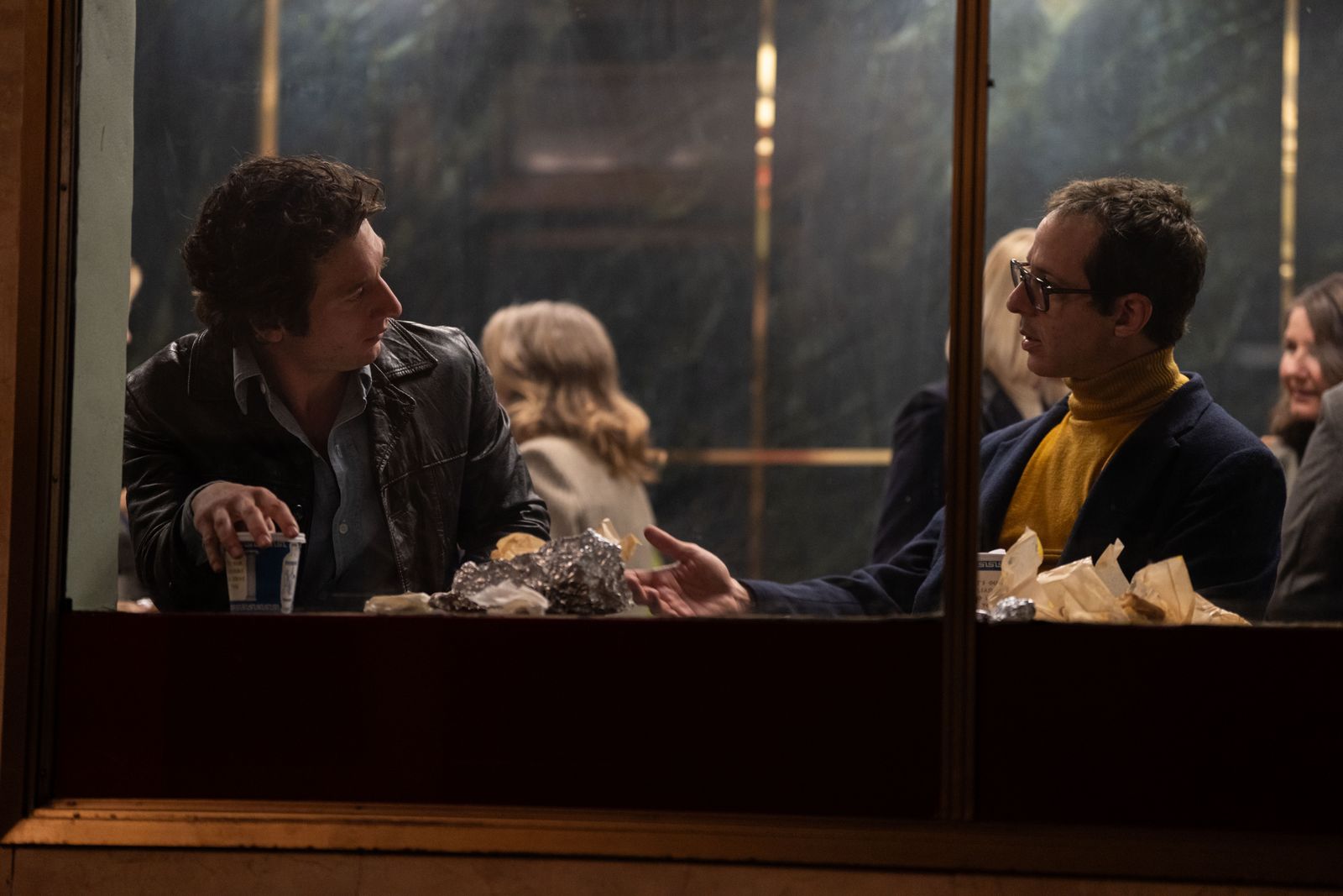 Jeremy Allen White nel ruolo di Bruce Springsteen e Jeremy Strong nel ruolo di John Landau il film racconta come il...